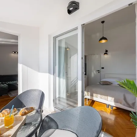 Apartmán With A Sea View *